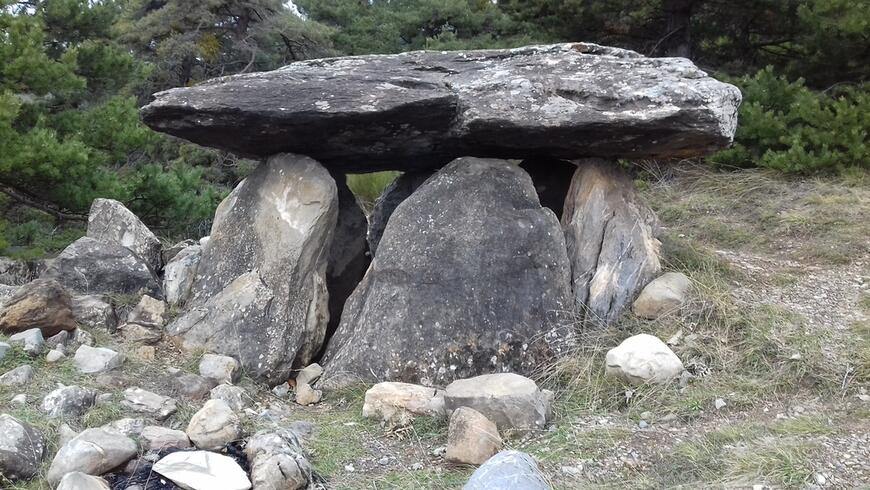 LE DOLMEN LE DOLMEN